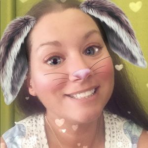 Meet your Posher, Delina